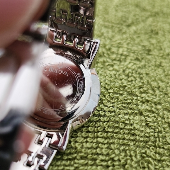 Bulova Ladies Vintage C835131 Watch - Diamond Markers and MOP Face - Picture 7 of 11